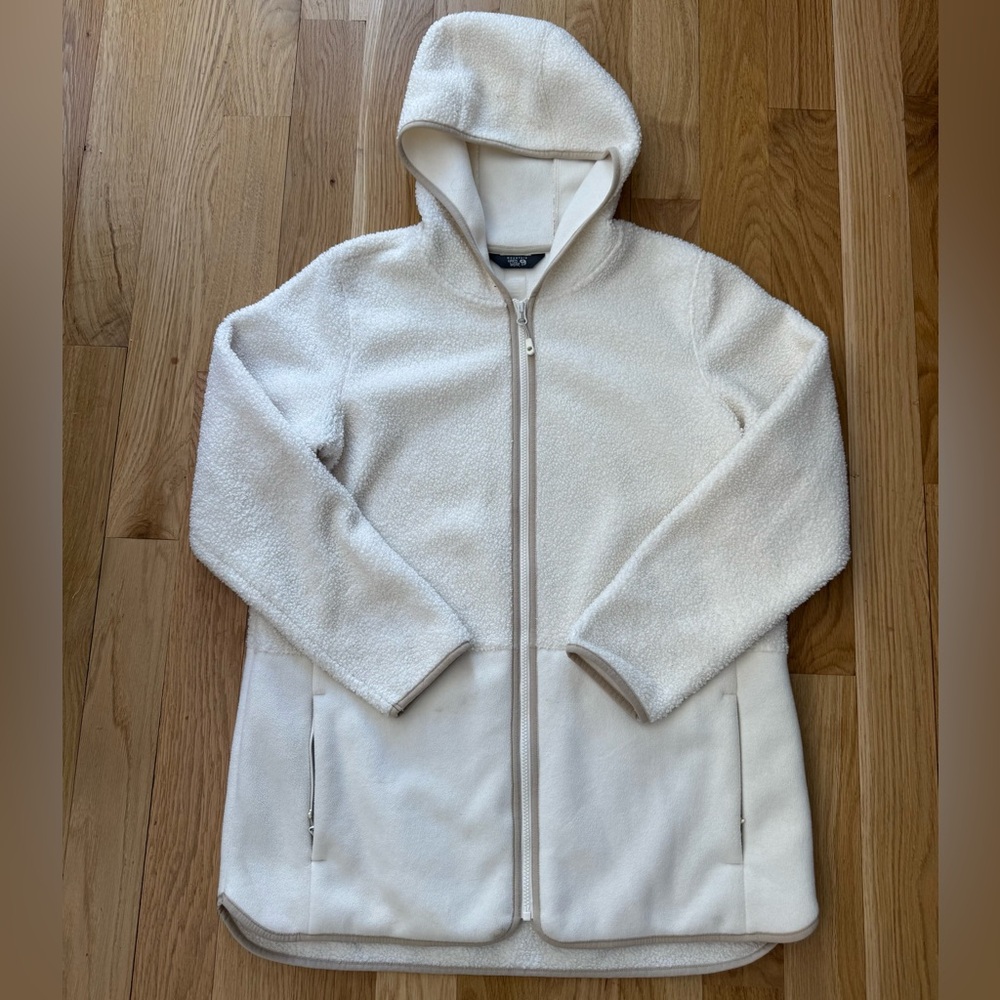 Mountain hardware women’s full zip Sherpa fleece.